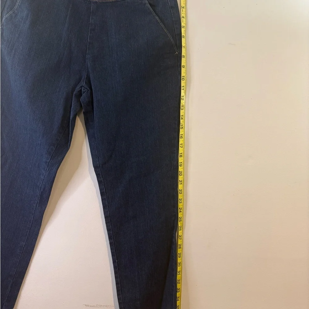 Laura Scott - Picture 10 of 14